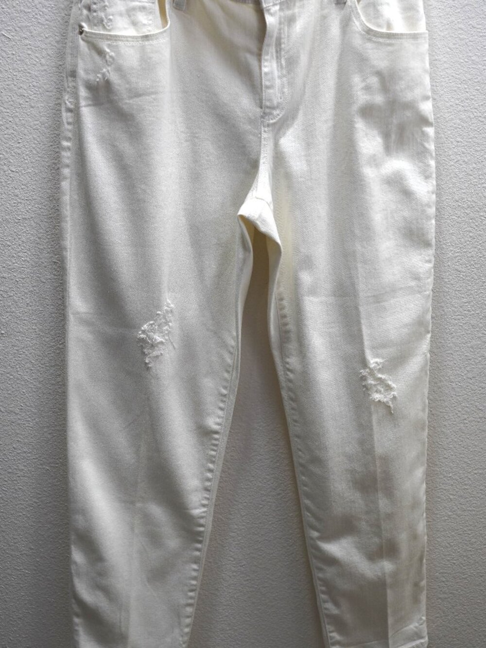 Chico's Platinum Off White Distressed Skimmer Jeans size 1.5